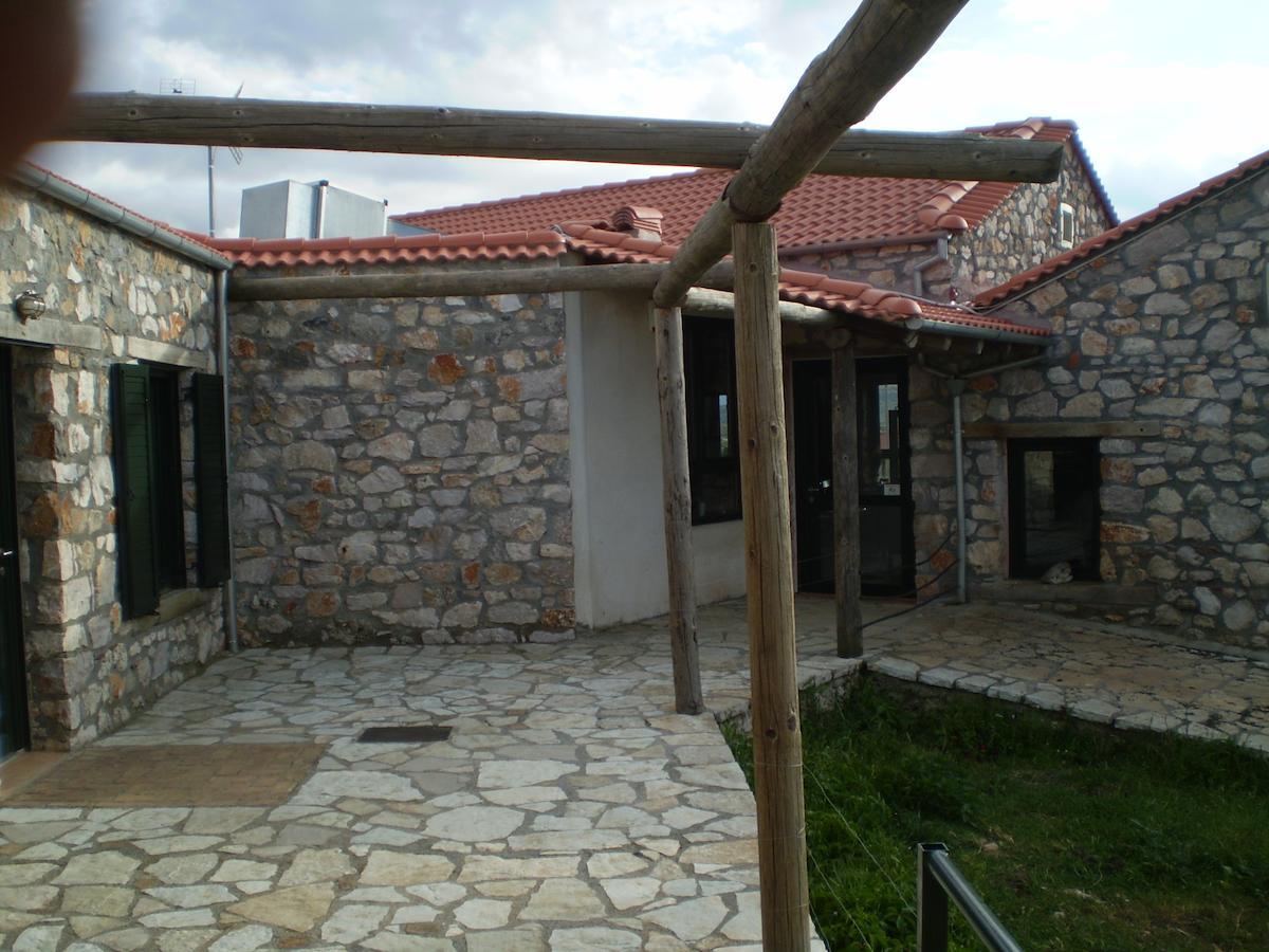 מלון Karyes Arachovitika Kalivia מראה חיצוני תמונה